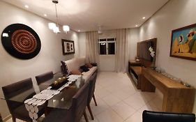 Apartamento dois quartos perto da praia em Jardim Camburi